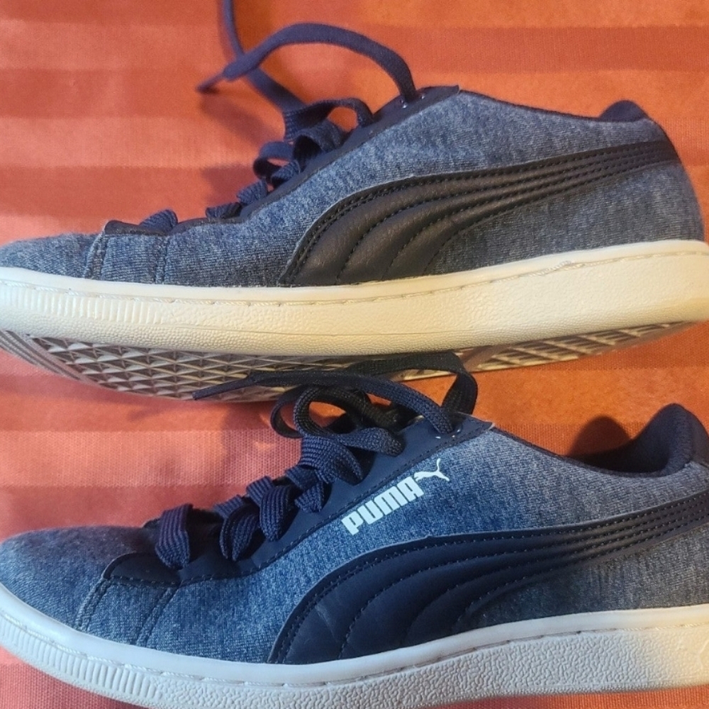 - Puma sneakers women's size 6